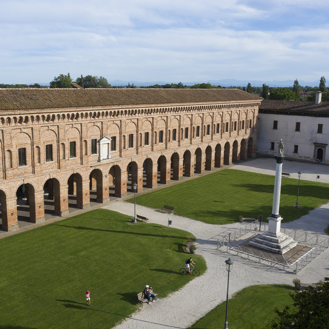 PiazzaArmi_Sabbioneta_SQUARE Ostiano_platea_teatro